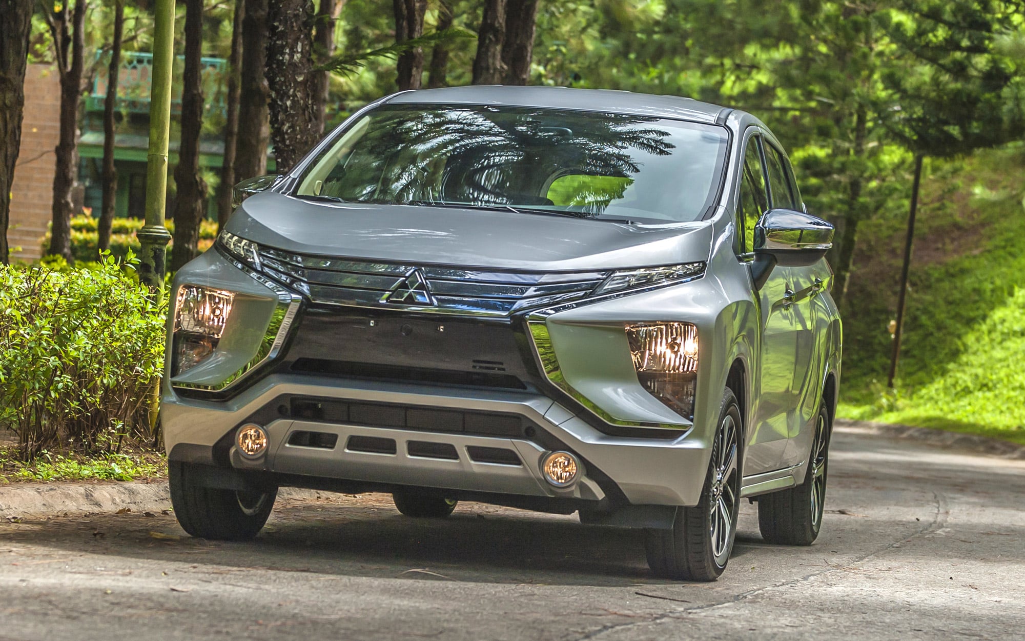 B&aacute;n chạy nhất ph&acirc;n kh&uacute;c xe đa dụng, Mitsubishi Xpander được trang bị những g&igrave;?
