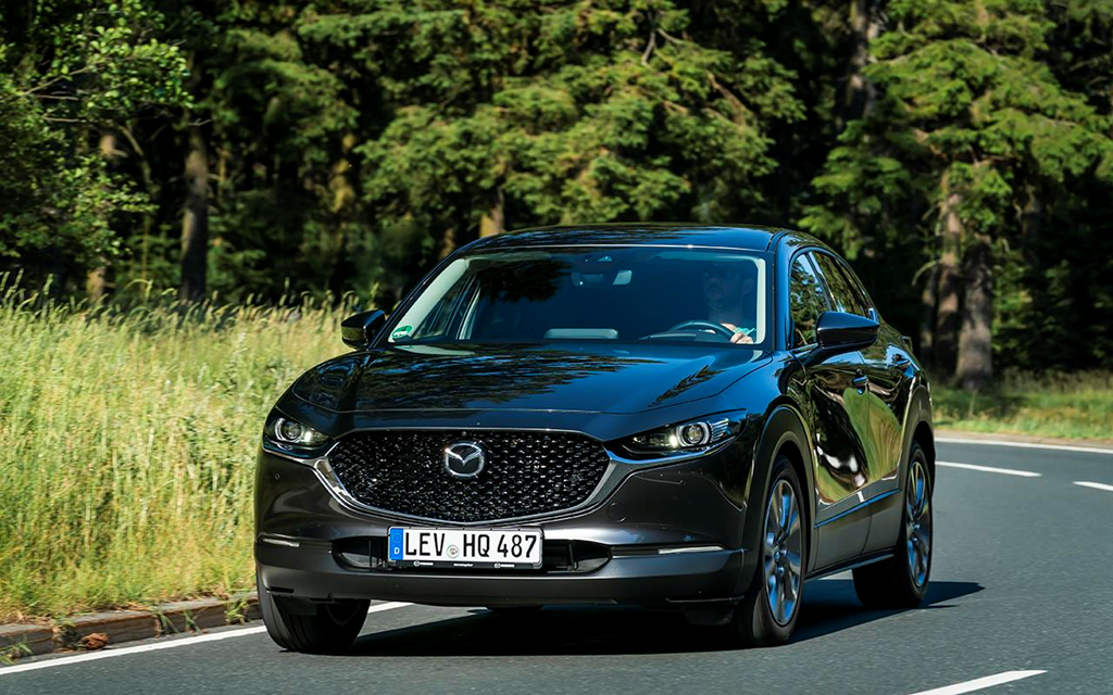 &lsquo;Soi&rsquo; t&iacute;nh năng v&agrave; c&ocirc;ng nghệ tr&ecirc;n Mazda CX-30 chuẩn bị ra mắt
