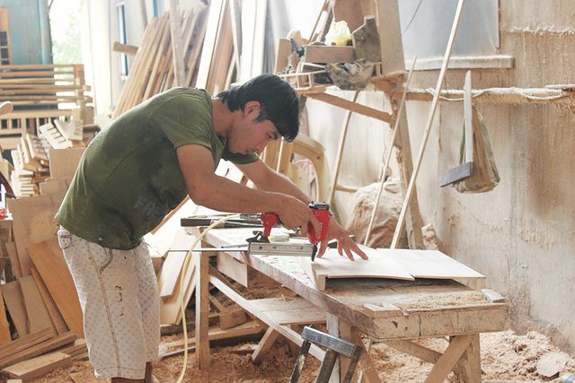 Trung Quốc xuất khẩu lượng lớn gỗ v&agrave;o Việt Nam, cảnh b&aacute;o nguy cơ lẩn tr&aacute;nh thuế