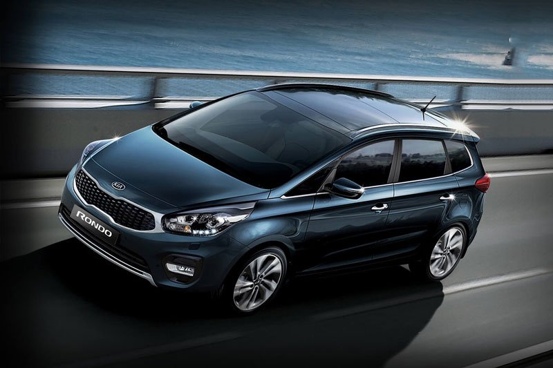 Kia Rondo mới ra mắt gi&aacute; 585 triệu đồng được trang bị những g&igrave;?