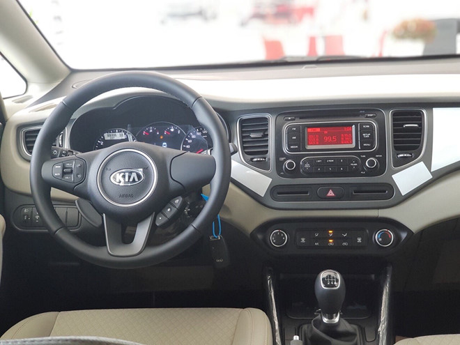 Kia Rondo mới ra mắt gi&aacute; 585 triệu đồng được trang bị những g&igrave;?