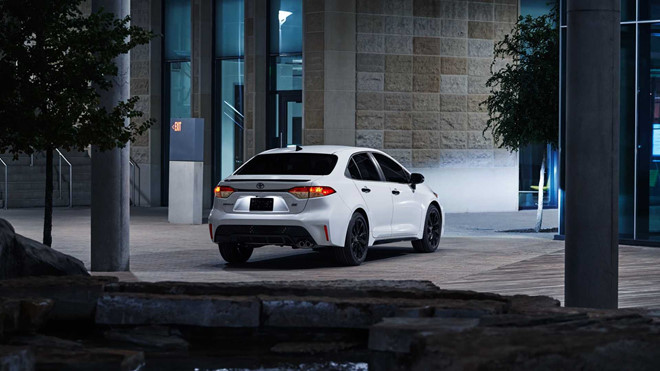 Đẹp &lsquo;long lanh&rsquo; gi&aacute; chỉ hơn 500 triệu, Toyota Corolla Nightshade Edition c&oacute; hấp dẫn?