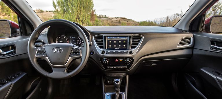 Hyundai Accent 2020 gi&aacute; 353 triệu đồng được trang bị những g&igrave;?