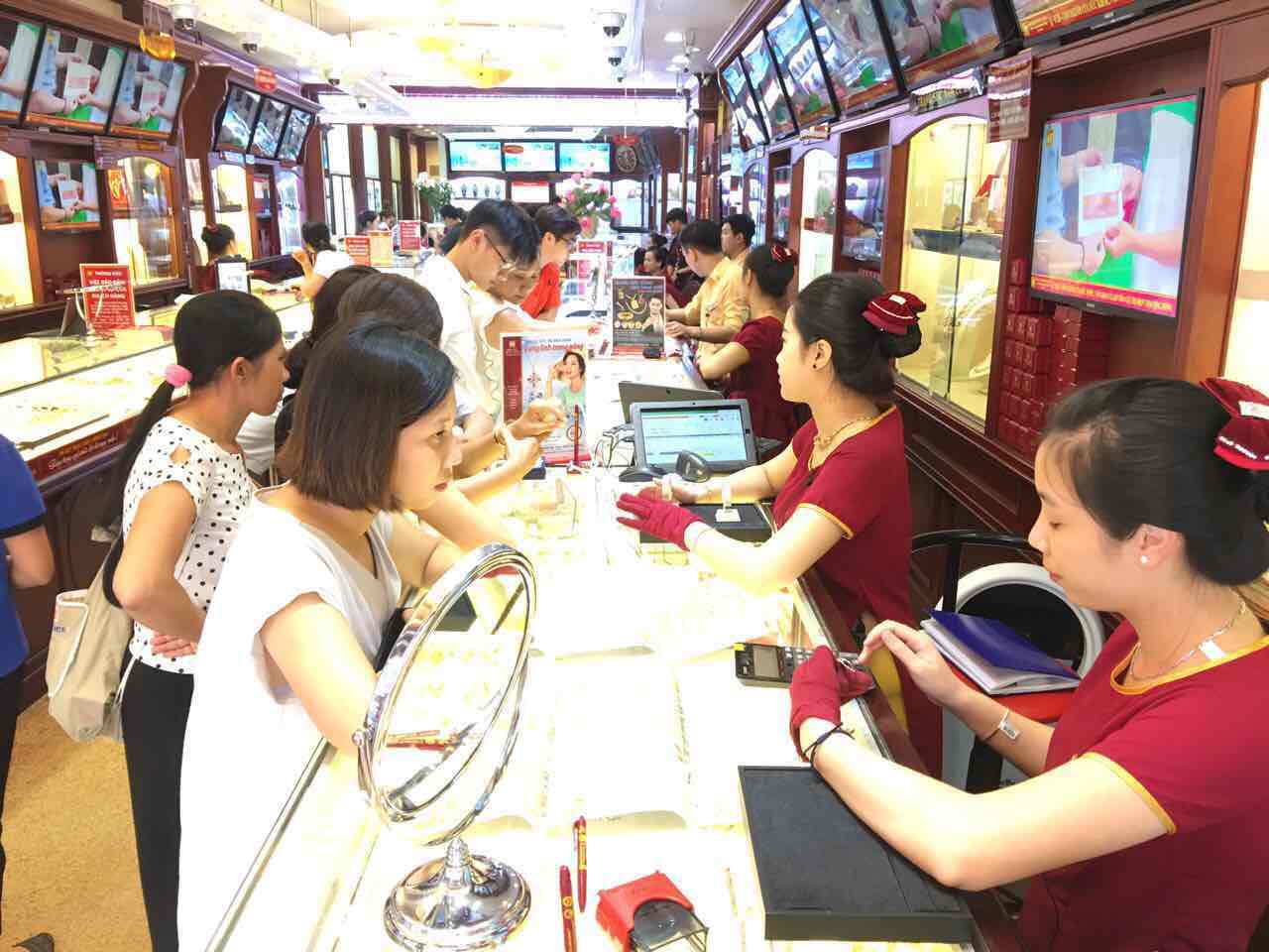 Gi&aacute; v&agrave;ng h&ocirc;m nay ng&agrave;y 29/8: Tăng nhanh trở lại, tiến s&aacute;t mức đỉnh 6 năm