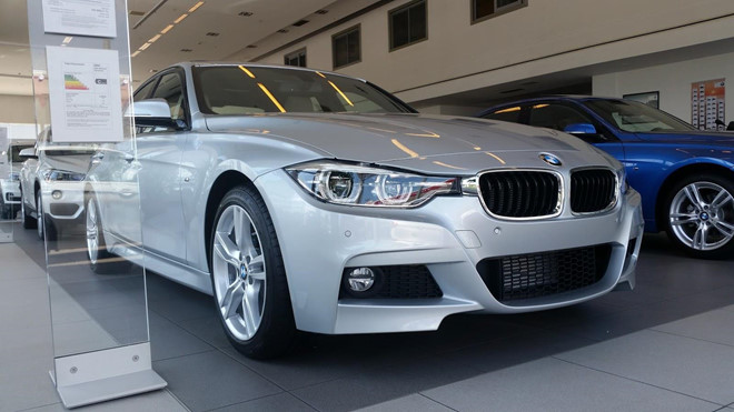 BMW bản 320i đang được giảm gi&aacute; gần 300 triệu c&oacute; g&igrave; hấp dẫn?