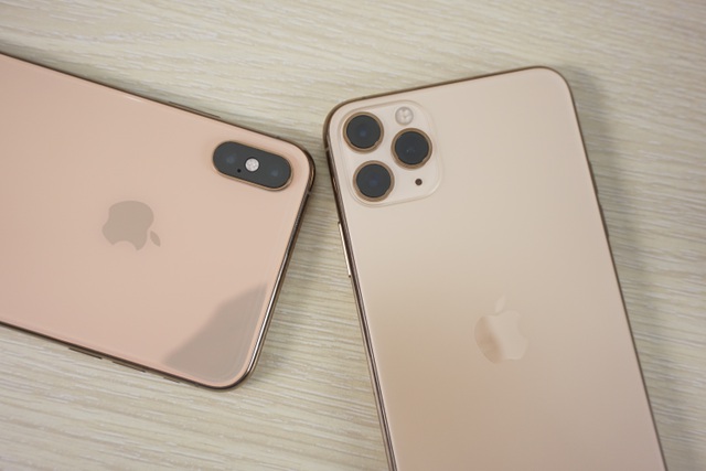 iPhone 11 Pro Max đầu ti&ecirc;n về Việt Nam c&oacute; g&igrave; đặc biệt?