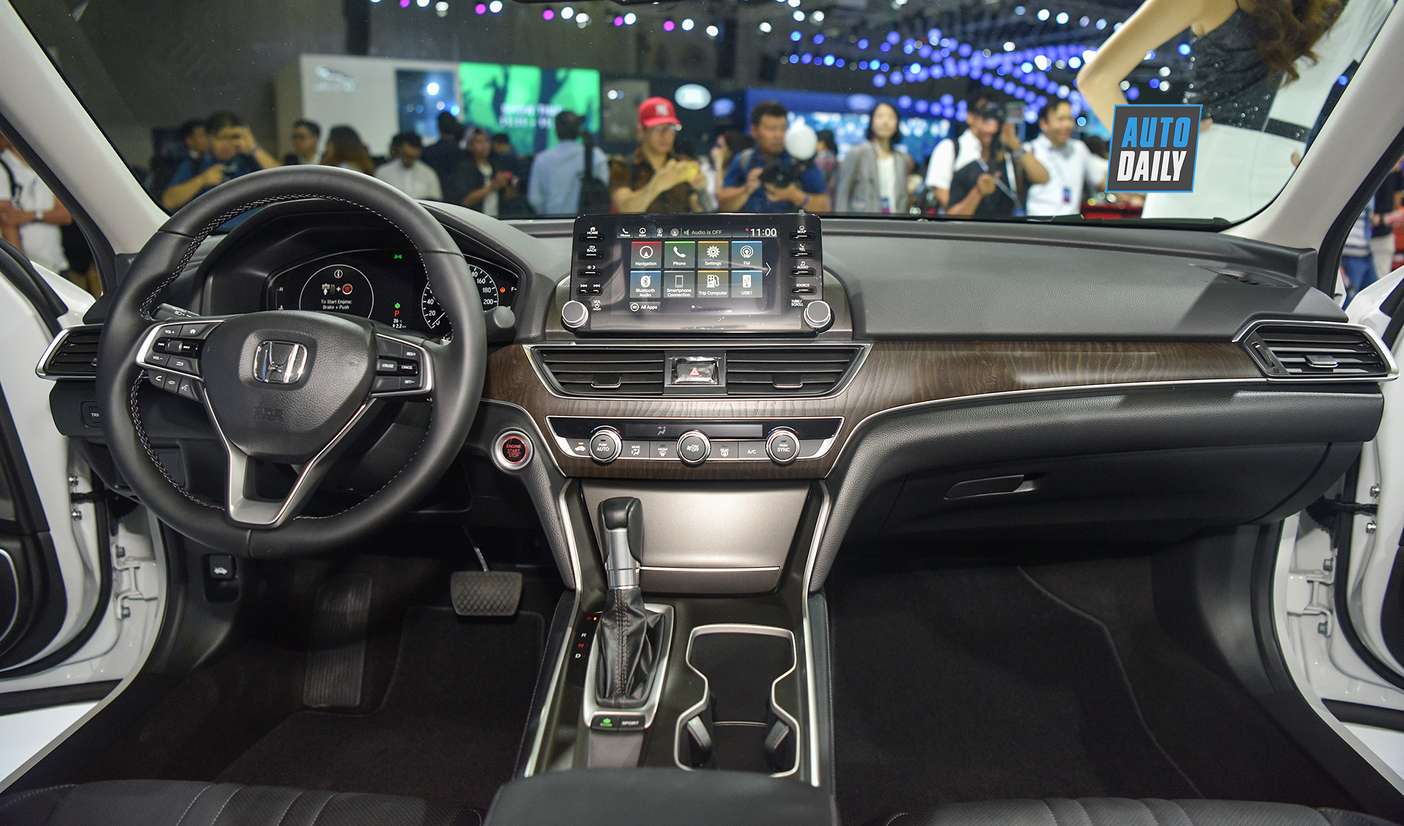 Gi&aacute; b&aacute;n từ 1,32 tỷ đồng, Honda Accord 2019 vừa ra mắt c&oacute; g&igrave; hấp dẫn?
