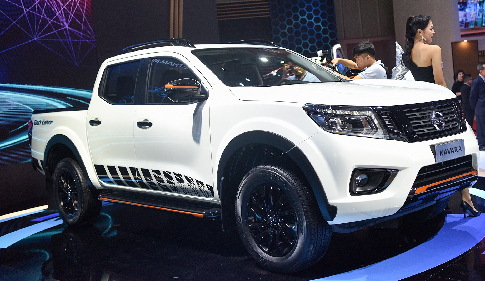 Vừa ra mắt đ&atilde; &lsquo;g&acirc;y b&atilde;o&rsquo;, Nissan Navara c&oacute; g&igrave; đặc biệt?
