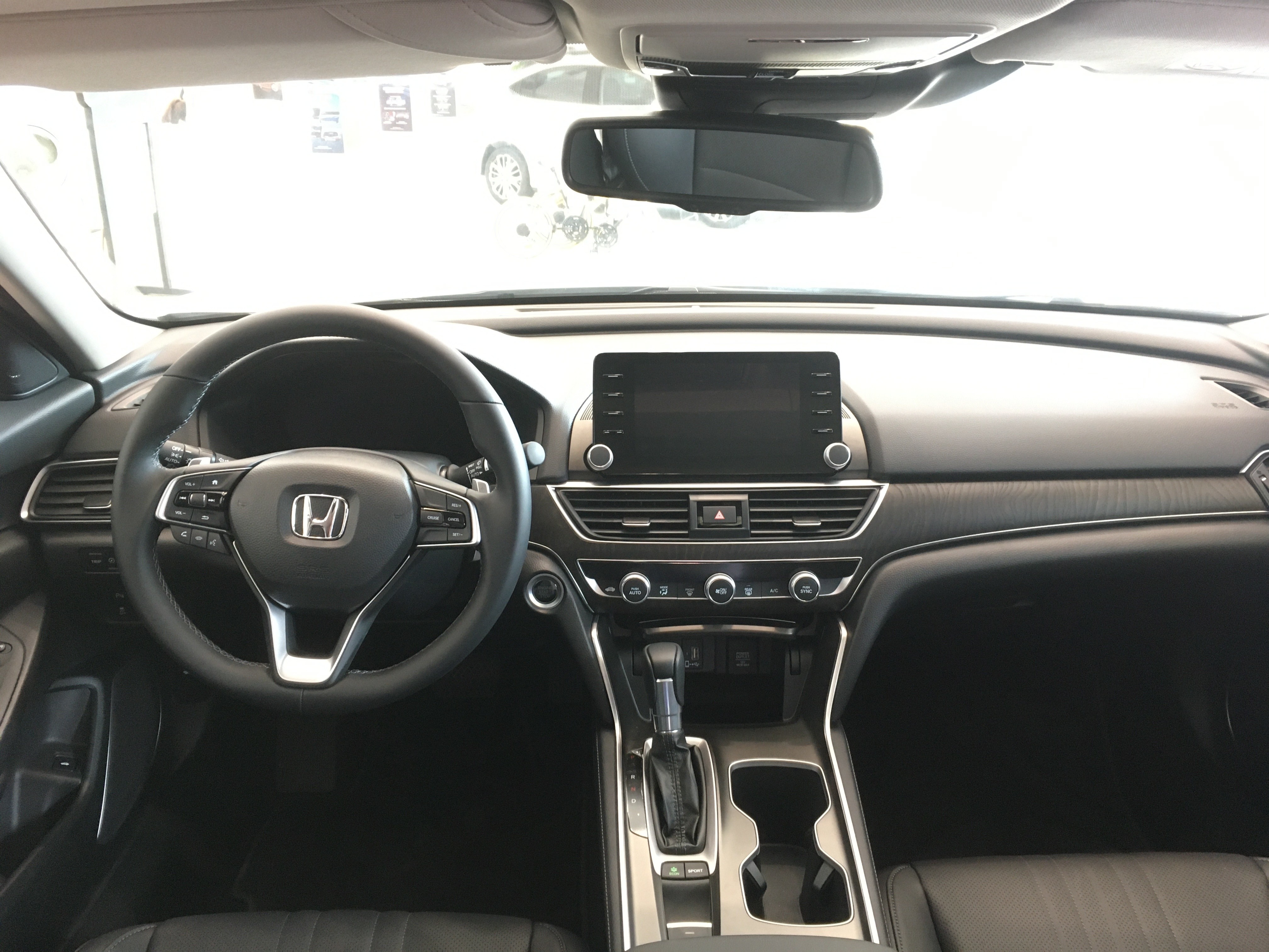 B&aacute;n ra với gi&aacute; 1,32 tỷ đồng, Honda Accord 2020 c&oacute; thực sự hấp dẫn?
