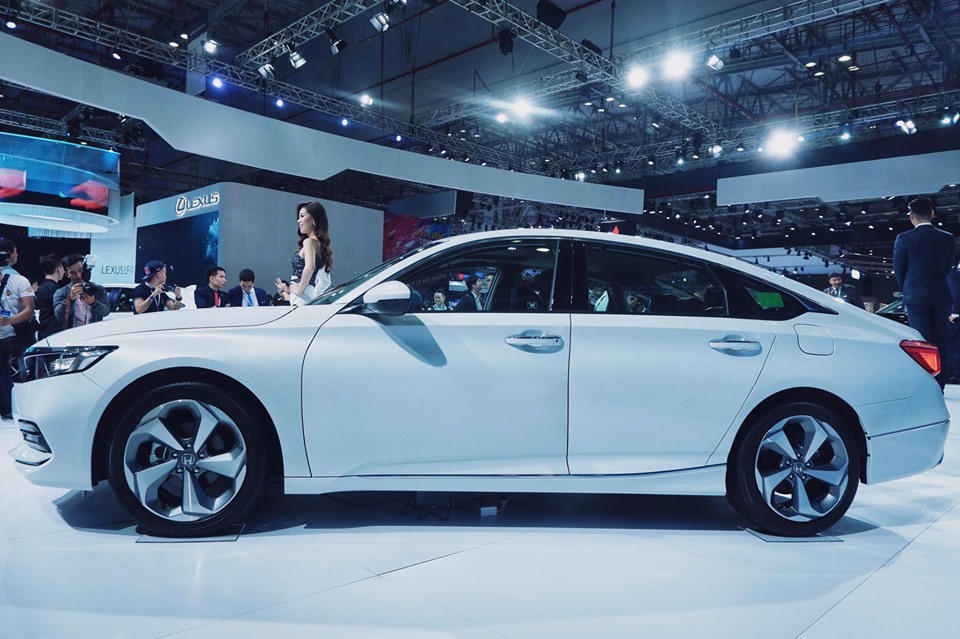 B&aacute;n ra với gi&aacute; 1,32 tỷ đồng, Honda Accord 2020 c&oacute; thực sự hấp dẫn?