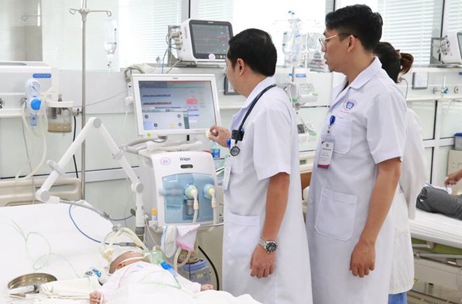 B&eacute; 3 tuổi vi&ecirc;m phổi, suy h&ocirc; hấp nặng v&igrave; th&oacute;i quen nhiều cha mẹ vẫn l&agrave;m