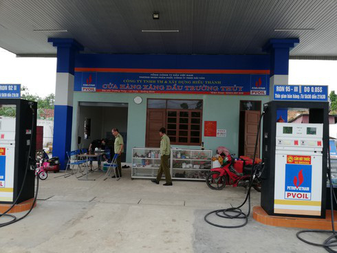 Bị phạt 50 triệu đồng do b&aacute;n xăng cao hơn gi&aacute; quy định 1 đồng