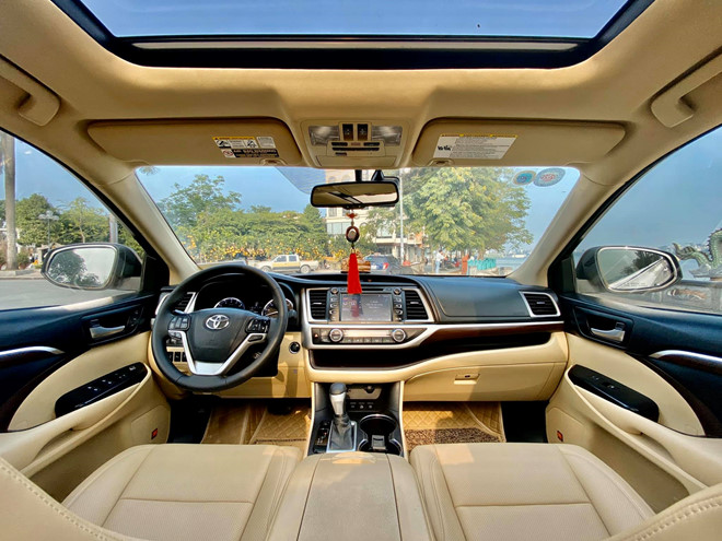 Gi&aacute; hơn 2,4 tỷ tại Việt Nam, Toyota Highlander c&oacute; g&igrave; đặc biệt?