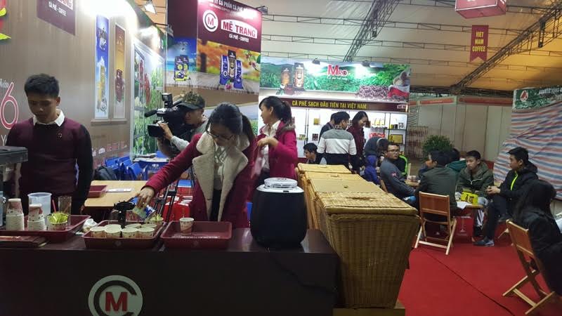 Sau lễ khai mạc, người d&acirc;n sẽ được nếm thử c&agrave; ph&ecirc; ngay tại đ&acirc;y