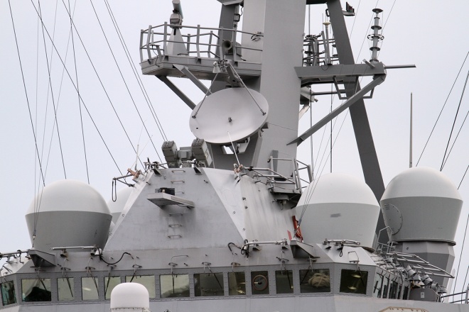  Hệ thống radar tr&ecirc;n t&agrave;u.