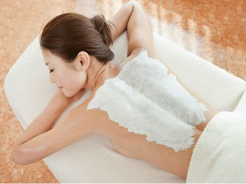 Tắm trắng sẽ cho l&agrave;n da mịn m&agrave;ng nhưng kh&ocirc;ng phải ai cũng sử dụng đ&uacute;ng c&aacute;ch