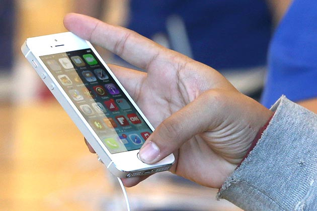 Điện thoại iPhone tự dưng biến th&agrave;nh cục gạch khiến nhiều người lo lắng