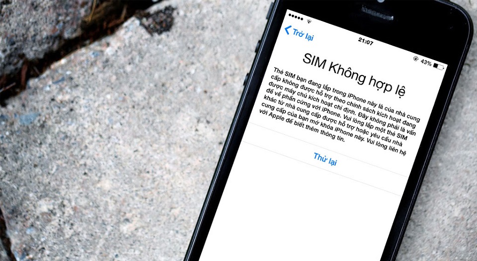 iPhone x&aacute;ch tay c&oacute; nguy cơ th&agrave;nh cục gạch v&igrave; mở kh&oacute;a &lsquo;lậu&rsquo;..