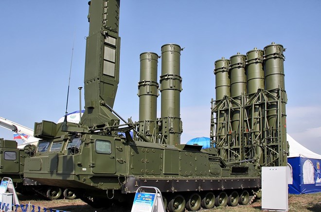  Tổ hợp ph&ograve;ng kh&ocirc;ng hiện đại S-300VM &ldquo;Antey-2500&rdquo; c&oacute; tốc độ bắn xa 250km.