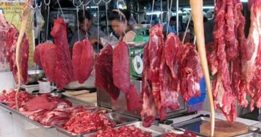 Thịt b&ograve; được b&agrave;y b&aacute;n khắp nơi thật giả lẫn lộn.