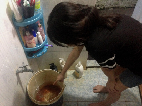 Nước nhiễm vi sinh g&acirc;y bệnh ti&ecirc;u chảy.