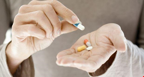 Opioids, một loại hợp chất c&oacute; trong thuốc giảm đau được chiết xuất từ c&acirc;y thuốc phiện g&acirc;y nguy cơ trầm cảm.