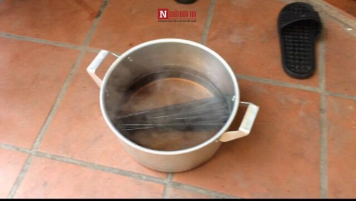 B&oacute; đũa được luộc l&ecirc;n c&oacute; m&ugrave;i h&ocirc;i thối.