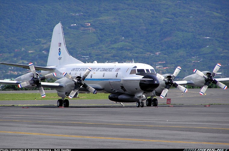 M&aacute;y bay WP-3D Orion Mỹ.
