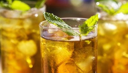  Uống tr&agrave; để qua đ&ecirc;m dễ nhiễm khuẩn. 