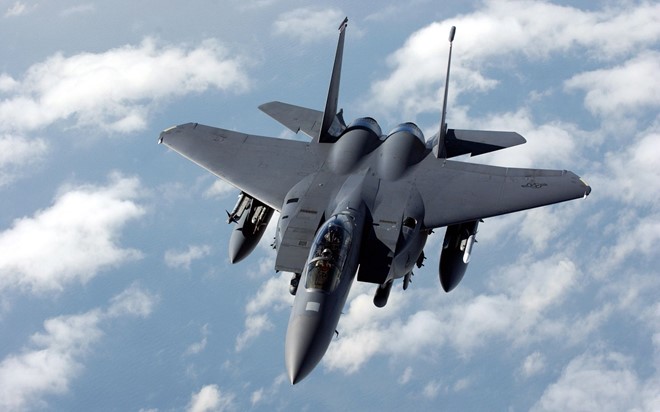 Ti&ecirc;m k&iacute;ch F-15 Eagle c&oacute; thể bay l&ecirc;n cao với tốc độ 254 m/s. 