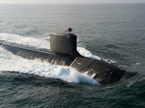  T&agrave;u ngầm hạt nh&acirc;n USS Illinois lớp Virginia c&oacute; lượng gi&atilde;n nước gần 8.000 tấn.