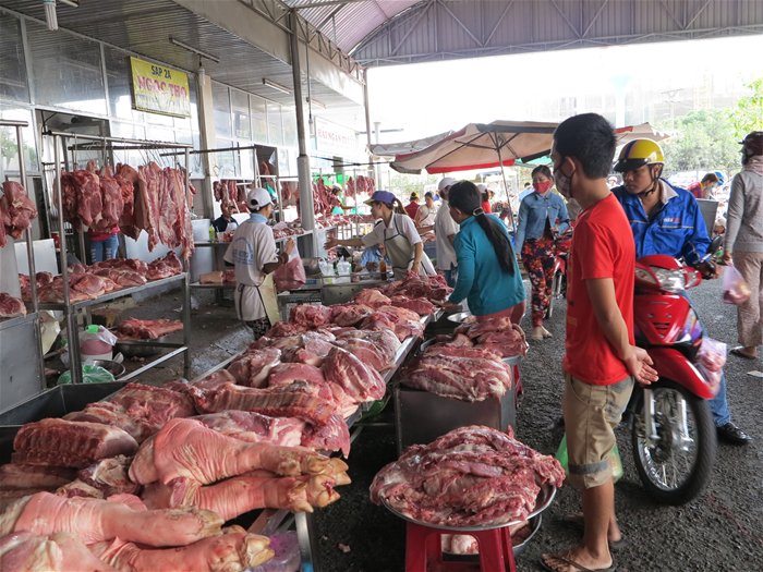 TPHCM ph&aacute;t hiện nhiều mẫu rau, thịt, thủy sản chứa chất cấm. 