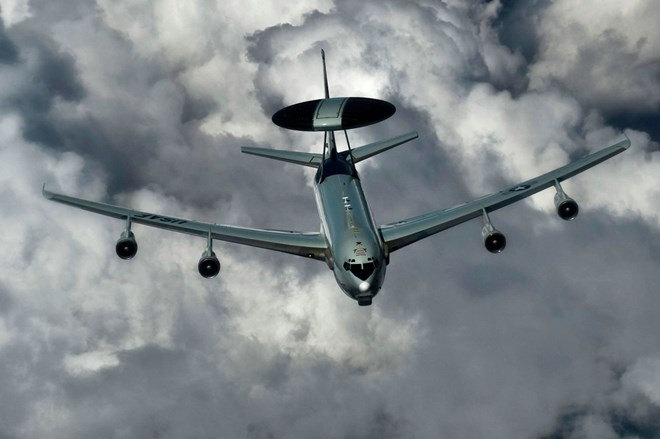 M&aacute;y bay E-3 Sentry của Mỹ