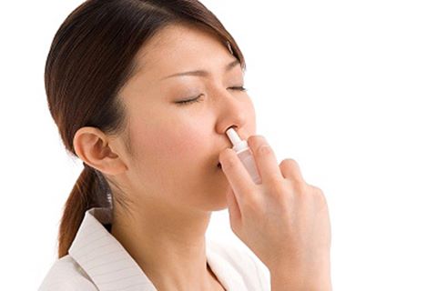 Lạm dụng thuốc xịt mũi c&oacute; nguy cơ teo mũi, ngộ độc thuốc. 