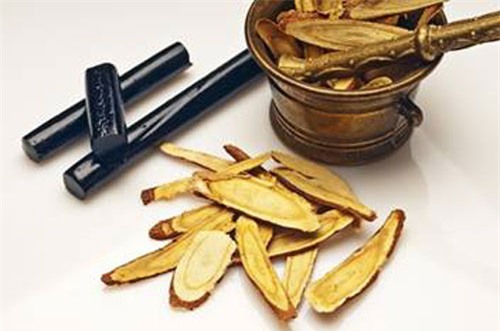 Cam thảo có tác dụng rất tốt cho cơ thể tuy nhiên nó cũng có tác hại đáng sợ nếu quá lạm dụng. Cam thảo có tác dụng rất tốt cho cơ thể tuy nhiên nó cũng có tác hại đáng sợ nếu quá lạm dụng.