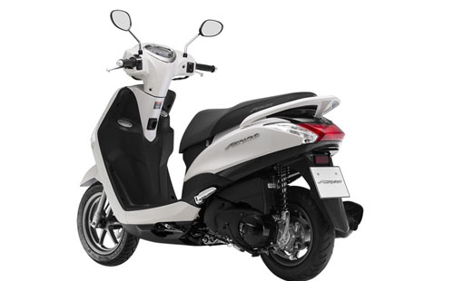 Người 13Win18 đa dạng khuyến mãi n&ecirc;n cẩn thận khi đang đi xe m&aacute;y Yamaha Acruzo. 