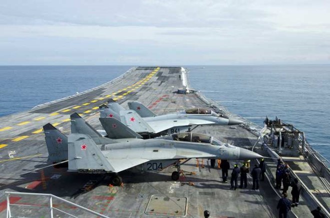 Ti&ecirc;m k&iacute;ch MiG-29K l&agrave; vũ kh&iacute; đa năng d&agrave;nh cho t&agrave;u s&acirc;n bay của Hải qu&acirc;n Nga. 