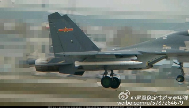 Một m&aacute;y bay J-16 của Trung Quốc đ&atilde; bắn thử nghiệm một loại t&ecirc;n lửa kh&ocirc;ng đối kh&ocirc;ng si&ecirc;u thanh mới. 