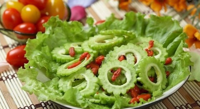 Tuy nhi&ecirc;n mướp đắng cũng c&oacute; t&aacute;c dụng phụ đ&aacute;ng sợ nếu ăn qu&aacute; nhiều.