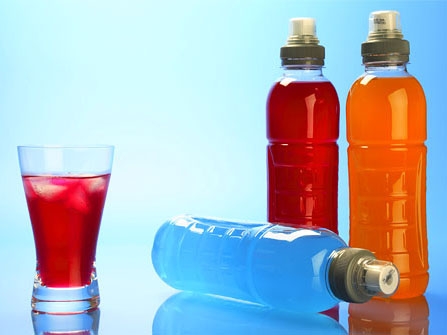 Kh&ocirc;ng n&ecirc;n uống qu&aacute; nhiều nước tăng lực. 
