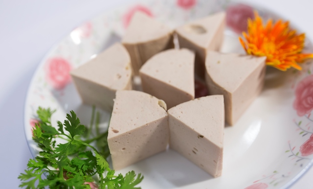  Gi&ograve; chả l&agrave; m&oacute;n ăn kh&ocirc;ng thể thiếu trong m&acirc;m cỗ v&agrave; bữa ăn hằng ng&agrave;y của nhiều gia đ&igrave;nh Việt. Ảnh minh họa