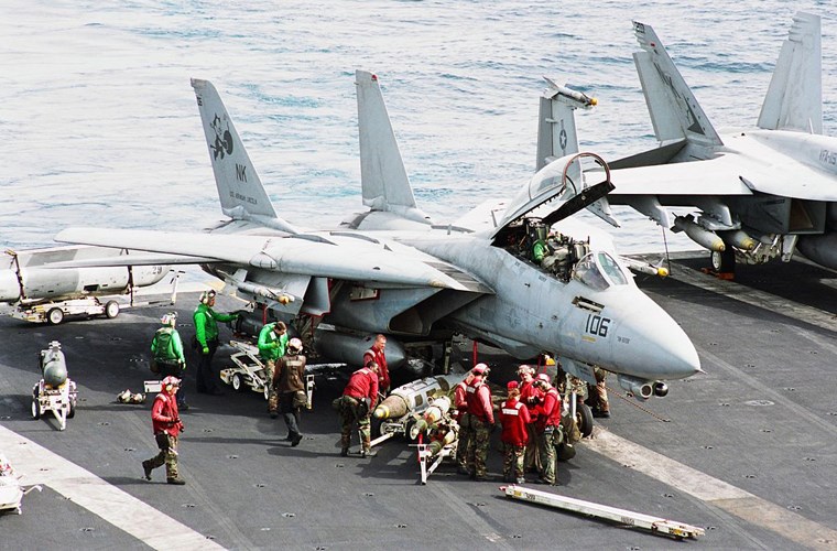 M&aacute;y bay F-14 Tomcat đạt tốc độ vượt &acirc;m thanh Mach 2,34 tức 2.485km/h . Ảnh: Kiến Thức