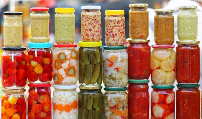 Thực phẩm l&ecirc;n men c&oacute; nguy cơ g&acirc;y ngộ độc nếu chế biến kh&ocirc;ng đ&uacute;ng c&aacute;ch. Ảnh minh họa 