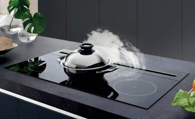  Bếp điện từ gi&aacute; rẻ sẽ c&oacute; nguy cơ ch&aacute;y nổ rất cao. Ảnh minh họa