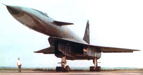 M&aacute;y bay đ&aacute;nh chặn Sukhoi T-4 c&oacute; khả năng bay h&agrave;nh tr&igrave;nh với tốc độ tới 3.200 km/h. Ảnh: VnExpress 