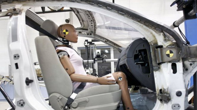 Takata bị phạt 1 tỉ USD ​do giấu lỗi t&uacute;i kh&iacute;. Ảnh: Tuổi Trẻ