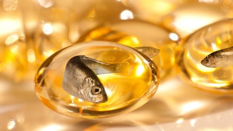 Dầu c&aacute; Omega - 3 l&agrave; chất mang đến nhiều bổ dưỡng cho cơ thể. Ảnh minh họa