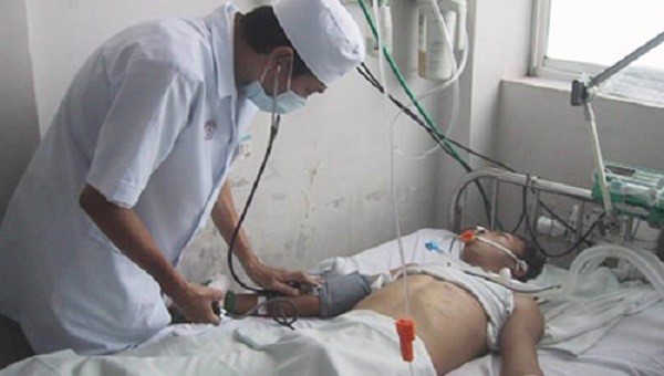  Ngộ độc do uống rượu v&ocirc; c&ugrave;ng nguy hiểm. Ảnh: T.P/Gia đ&igrave;nh & X&atilde; hội