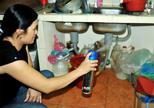 Thuốc xịt c&ocirc;n tr&ugrave;ng c&ograve;n c&oacute; nguy cơ tử vong nếu qu&aacute; lạm dụng. Ảnh: Kiến Thức 