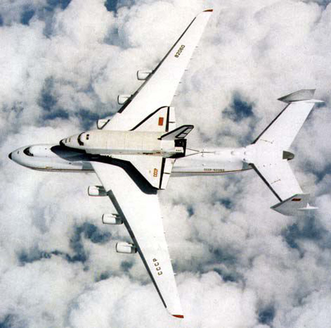 M&aacute;y bay vận tải An-225 Mirya do ph&ograve;ng thiết kế Antonov, Li&ecirc;n X&ocirc;, chế tạo v&agrave;o những năm 80 thế kỷ trước. Ảnh: VnExpress 